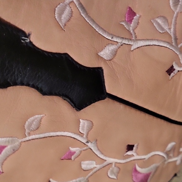 Embroidered boots calf size - Picture 3 of 4